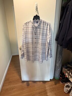 Westport Men's Light Gray and White Plaid Button-Down Shirt